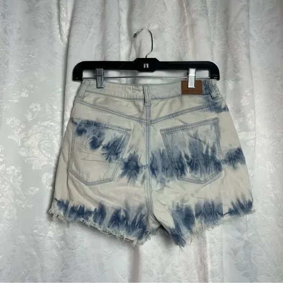 American Eagle High-Rise Shorts - Picture 2 of 5